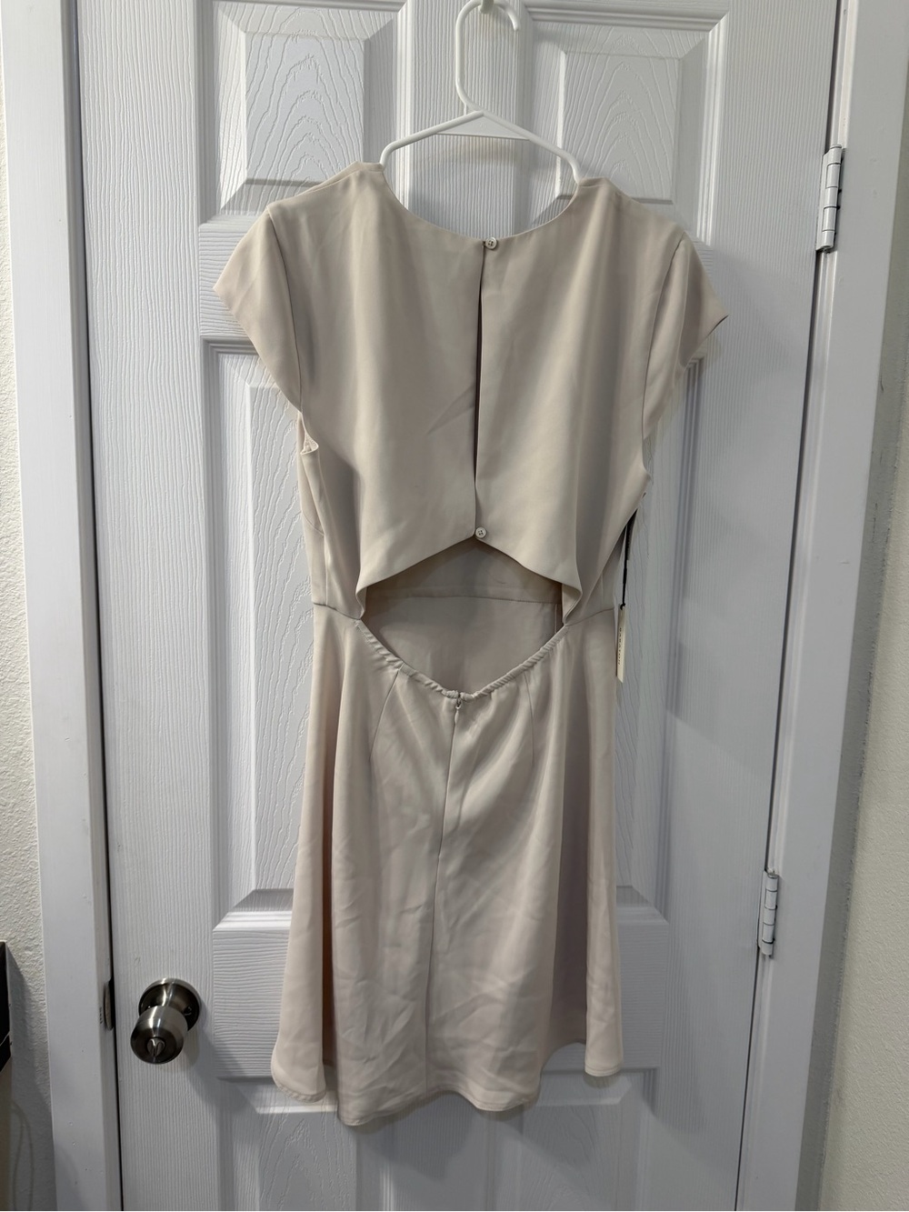 Babaton Cream High-Low Cap-Sleeve Dress - Picture 3 of 6